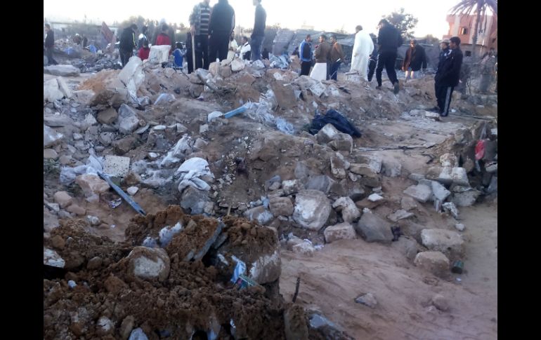 La medida ocurre después que aviones norteamericanos bombardearan una ciudad libia, cerca de la frontera con Túnez. EFE / M. Abdel malek