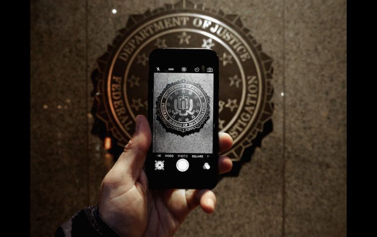 Una juez le ordenó a la empresa la semana pasada crear un software especializado para ayudar a que el FBI intervenga el teléfono. AFP / C. Somodevilla