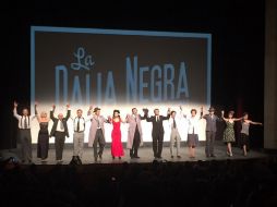 La historia la cuentan en 125 minutos con la ayuda de pantallas de cine pero con actores en vivo. TWITTER / @ladalianegramx