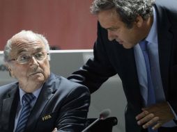 Tras el escándalo, Blatter renunció y a Platini se le impidió competir por la FIFA. AFP / ARCHIVO