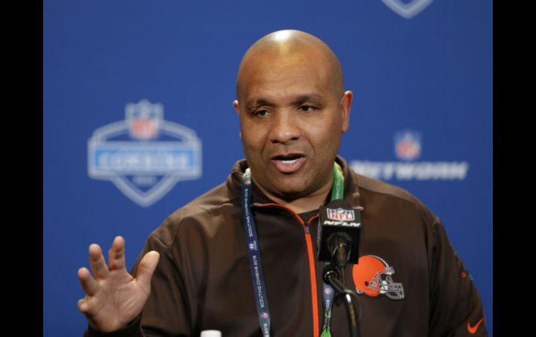 Hue Jackson, entrenador de los Cafés de Cleveland, declaró que 'hay una gran cantidad de jugadores talentosos'. AP / M. Conroy