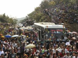 Miembros y seguidores de un grupo antidrogas participan en una marcha en Wine Maw. EFE / S. Mai