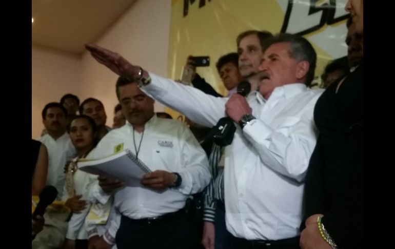 Estefan Garfias toma protesta como candidato de la alianza del PRD y los partidos Acción Nacional (PAN) y del Trabajo (PT). TWITTER / @PRDMexico