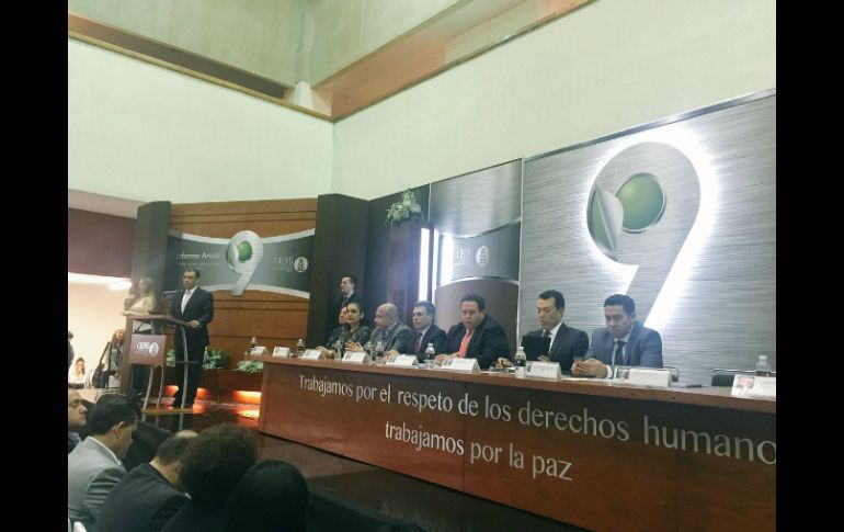 Durante el noveno informe, Felipe de Jesús Álvarez informó que en 2015 la CEDHJ recibió 15 mil 329 quejas. TWITTER / @RobertoLopezJal