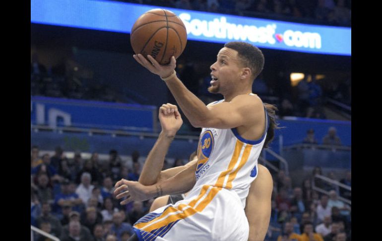 Stephen Curry realizó diez tiros de tres unidades de 15 intentos, fue líder en rebotes y asistencias con 7 y 8. AP / P. M. Ebenhack