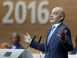 El secretario general de la UEFA, Gianni Infantino ''gana'' la elección en la primera ronda para elegir al nuevo presidente de FIFA. AP / M. Probst