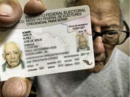 Las instituciones podrán verificar si el solicitante de algún servicio es el dueño de la credencial de elector. EL INFORMADOR / ARCHIVO