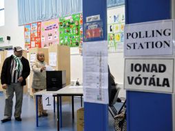 Un torrente constante estudiantes, jubilados y trabajadores inundó a lo largo de la jornada los colegios electorales. EFE / A. Crawley