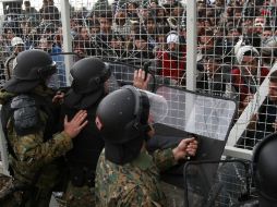 El incidente ocurrió este lunes en la frontera cerca de la ciudad de Gevgelija, reportaron fuentes del Ministerio del Interior. AP / B. Grdanoski