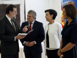 Los padres de Leopoldo López agradecieron al mandatario la concesión de la nacionalidad española por carta de naturaleza. EFE / C. Moya