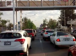 Autoridades viales han sugerido a los automovilistas utilizar rutas alternas para desahogar la carga en la zona. EL INFORMADOR / L. Fonseca