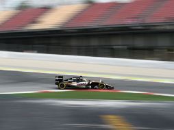 El auto del piloto tapatío dio 58 vueltas en Montmeló. AFP / J. Lago