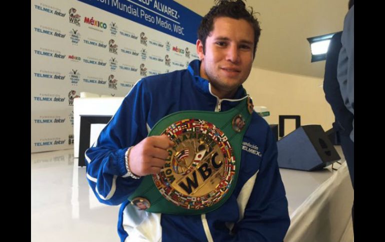 La negociación para que Carlos Cuadras peleé con 'Chocolatito' sigue su curso. TWITTER / @cuadrasOficial