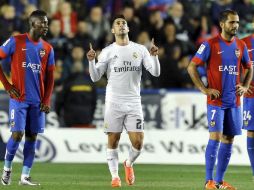 En el tiempo añadido, el Real Madrid redondeó el marcador con un gol de Isco. EFE / J. Cárdenas