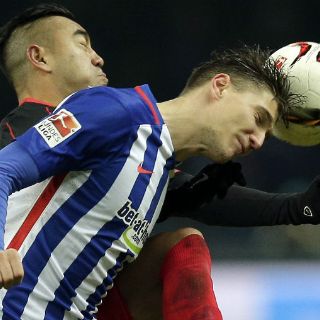 Marco Fabián juega de titular en la derrota de Frankfurt