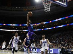 Kemba Walker encabezó el triunfo con 30 puntos en el aro. AP / M. Slocum