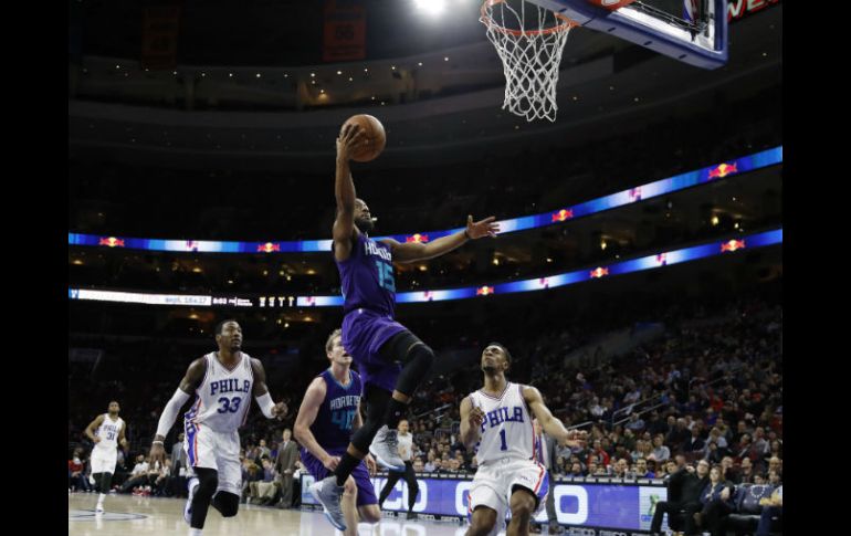 Kemba Walker encabezó el triunfo con 30 puntos en el aro. AP / M. Slocum