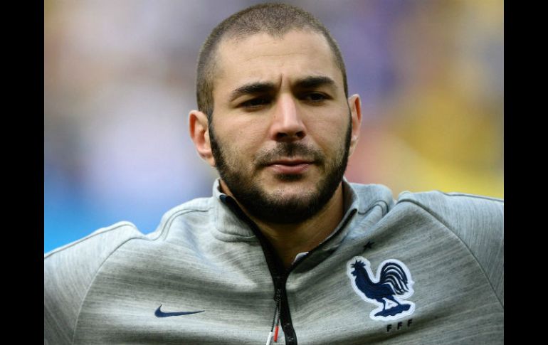 Al día de hoy, Karim Benzema tiene prohibido coincidir con su compañero Mathieu Valbuena. AP / ARCHIVO