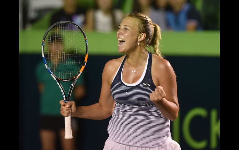 Kontaveit, número 91 del ránking de la WTA, dio una muestra de su clase en el tercer juego del set inicial. EFE / M. Sierra