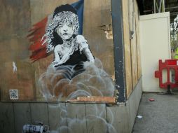 En enero, Banksy dejó un mural en una pared frente a la embajada francesa en Londres. AP / ARCHIVO