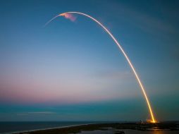 El cohete fracasó en aterrizar de una forma controlada sobre una plataforma flotante en el océano Atlántico. TWITTER / @SpaceX