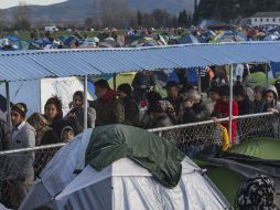 El campo de refugiados en Idomeni tiene capacidad para unas dos mil personas y se ha sobrepoblado radicalmente. EFE / G. Licovski