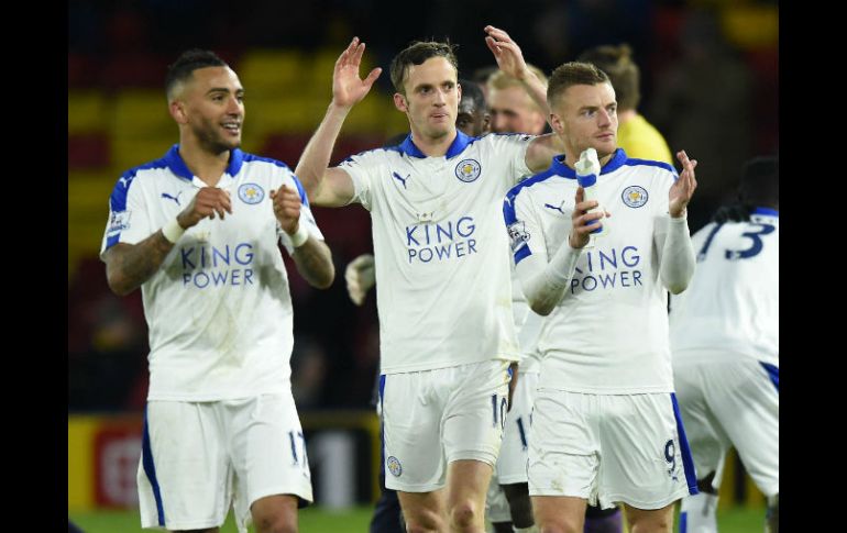 Tras la autoridad que mostró en el campo el equipo del italiano Claudio Ranieri, se llevó los puntos de esta jornada. AFP / O. Greenwood