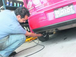 En la Zona Metropolitana de Guadalajara apenas tres de cada 10 automotores cuentan con holograma de verificación. EL INFORMADOR / A. Hinojosa