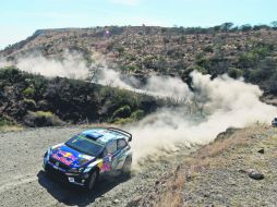 Jari-Matti Latvala compite en su VW Polo R WRC en el circuito Otates, en el Campeonato Mundial de Rallys en León. AFP / R. Schemit