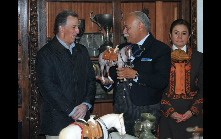 Meade estuvo presente en la toma de protesta del nuevo presidente de la Asociación Nacional de Charros. NTX / Especial