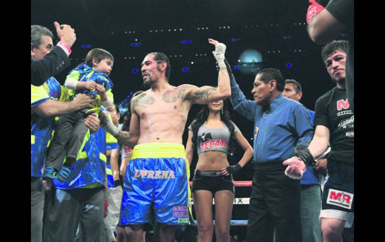 Retorno triunfal. Antonio Margarito terminó con el brazo en alto tras vencer a Jorge 'Maromerito' Páez. NTX / G. Durán