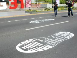 Afuera de la Rectoría General de la UdeG se observa una bota pintada con un mensaje dedicado a María Fernanda. EL INFORMADOR / A. Hinojosa