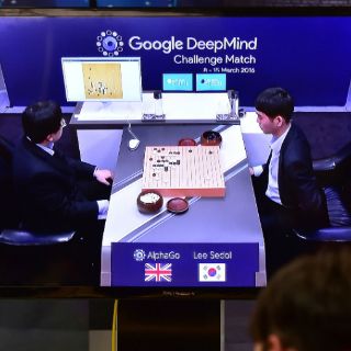 Máquina de inteligencia artificial gana al mejor jugador humano en 'Go'