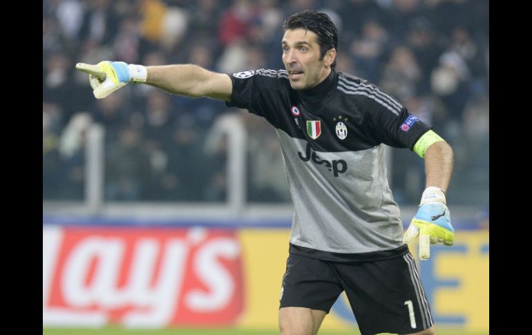 Gianluigi Buffon está cerca de hacer otra historia en la Liga Italiana. AP / ARCHIVO