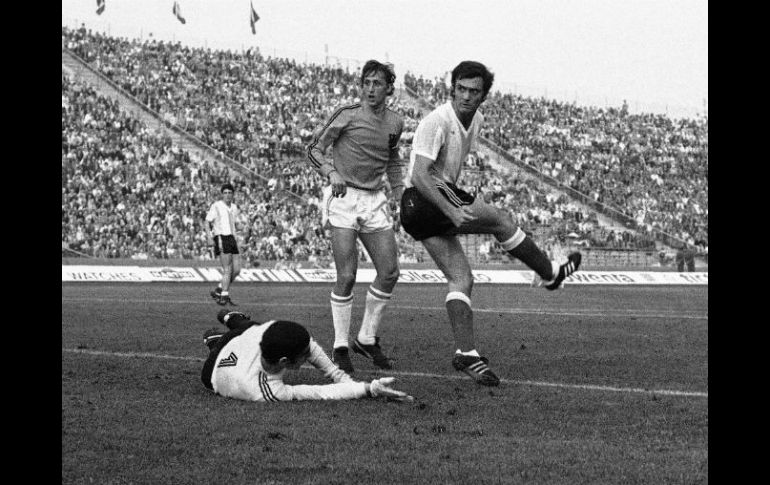 La Asociación del Fútbol Argentino (AFA) dio cuenta del fallecimiento del 'El Mariscal' de 73 años. AP / ARCHIVO