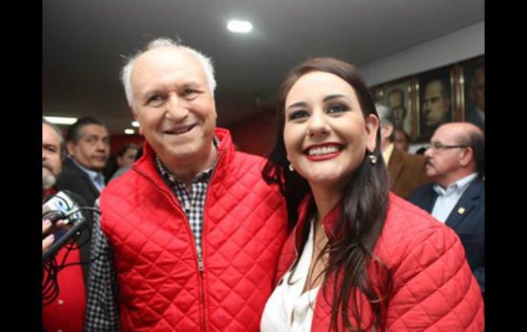 En la imagen José Socorro Velázquez y Mariana Fernández Ramírez. FACEBOOK / Cerrar Comité Directivo Estatal PRI Jalisco