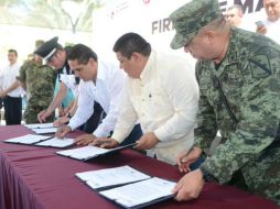 Aureoles Conejo encabezó este jueves la firma del Mando Único en la localidad nahua. TWITTER / @Silvano_A