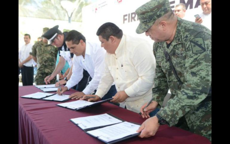 Aureoles Conejo encabezó este jueves la firma del Mando Único en la localidad nahua. TWITTER / @Silvano_A