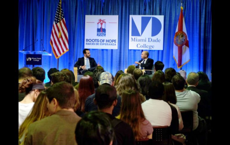 El alto funcionario participó en un foro estudiantil con el grupo cubano-estadounidense de jóvenes profesionales Roots of Hope. EFE / G. de Cárdenas