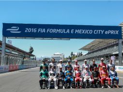 Pilotos de la Formula E posan en el circuito Hermanos Rodríguez de Ciudad de México. EFE / A. Cruz