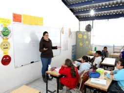 Gloria Almaraz imparte clases en el tercer grado en la Primaria República Mexicana, en Tesistán. EL INFORMADOR / P. Franco