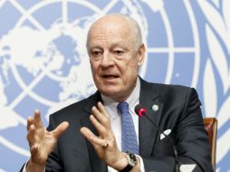 El mediador de la ONU para Siria, Staffan de Mistura, ofrece una rueda de prensa para dar a conocer las resoluciones. EFE / S. Di Nolfi