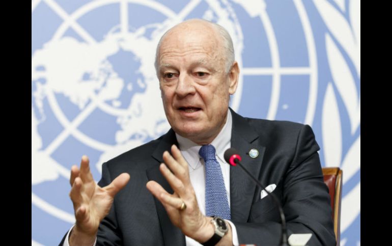 El mediador de la ONU para Siria, Staffan de Mistura, ofrece una rueda de prensa para dar a conocer las resoluciones. EFE / S. Di Nolfi