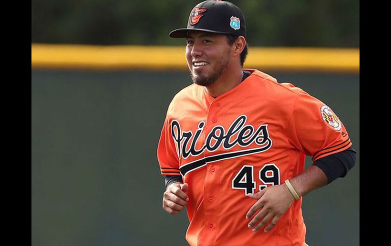 Yovani Gallardo (foto) fue relevado por Todd Redmond, quien pudo apagar el 'fuego' desatado por la ofensiva del rival. ESPECIAL / orioles.mlb.com