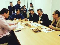 Reunión del secretario de la Semov, la rectora de CUTonalá y el dirigente de la FEU. TWITTER / @ServandoSE