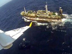 El buque pescaba ilegalmente a través de Puerto Madryn. AFP / Prefectura Naval