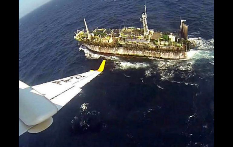 El buque pescaba ilegalmente a través de Puerto Madryn. AFP / Prefectura Naval