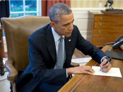 ''Estoy deseando visitar La Habana para promover esta relación y subrayar los valores que compartimos'', escribe Obama a la mujer. EFE /