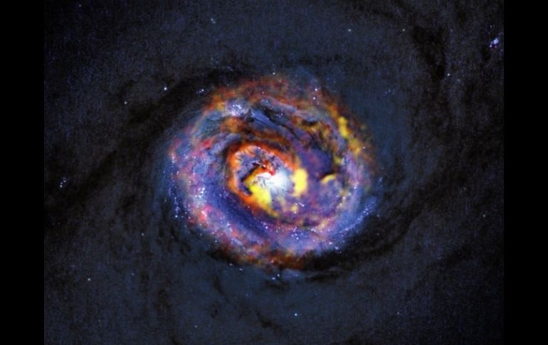 La galaxia Cygnus A es una galaxia elíptica  que se encuentra a unos 600 millones de años luz de la Tierra. EFE / ARCHIVO