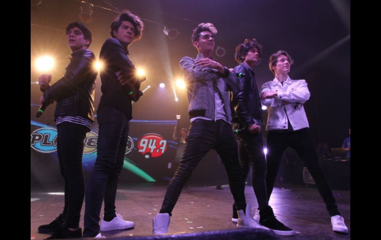 La banda CD9 deleitó a miles de adolescentes que acudieron al evento. EL INFORMADOR / R. Tamayo